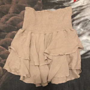 Kjol/topp - Kjol som nu även är poppis att använda som tubtopp! Har en likadan i svart så känner att denna kan få säljas vidare😊