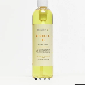 Hår sirap vitamin c 🍯💛 - Säljer denna hår sirap för mycket skadat hår köpt från acos för 449 kr. Endast använd 1 gång men passade inte min hårtyp💓säljer för 300 kr. I den största storleken och håller väldigt länge. Postas samma dag vid köp!