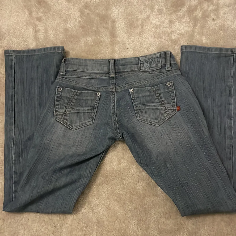 Köpte av en annan men kunde inte ha dem. Väldigt snygga och bra skick. W 25 (64 cm) L 30 (78 cm) . Jeans & Byxor.