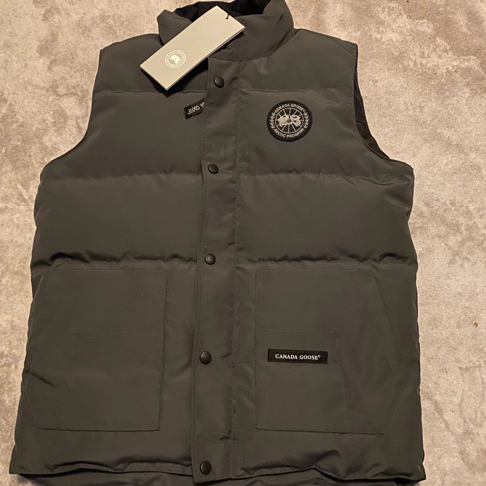 Canada goose black label väst sale