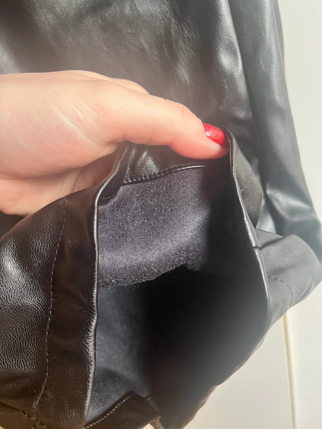 Skinnimitationsbyxor - 90