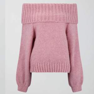 Stickad rosa off shoulder tröja. Jätte fin off shoulder tröja ifrån Gina tricot i storlek XS. Men passar xs-m. I jätte bra skick och köptes i för inte så länge sen ❤️. Säljs pgr av att den inte kommer till användning❤️Org pris 400 kr säljs för 325 kr ❤️