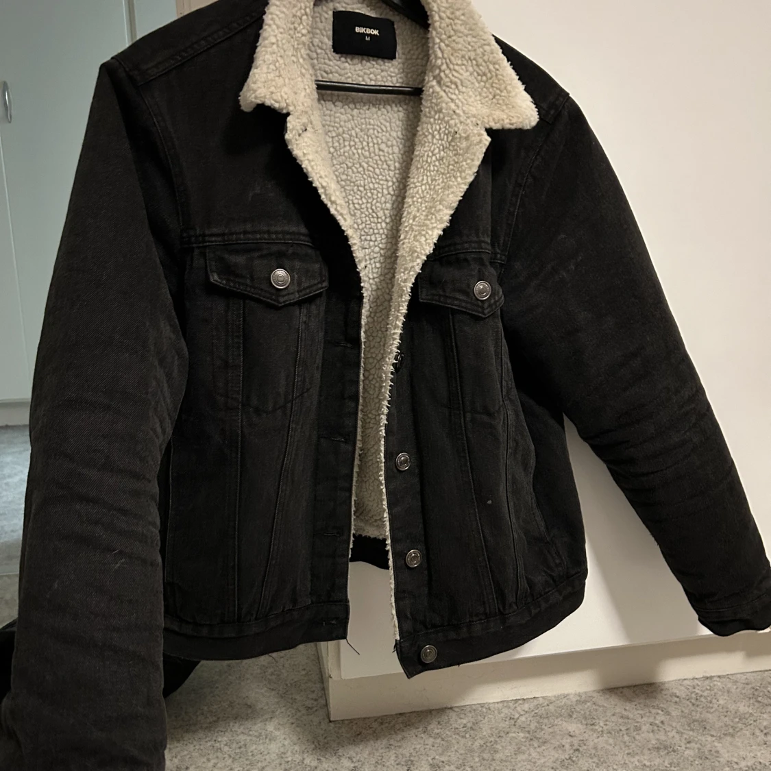 Fodrad jeansjacka från bikbok - 90