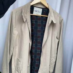 Beige jacka - Snygg jacka ifrån lager 157, oandvänd🤎