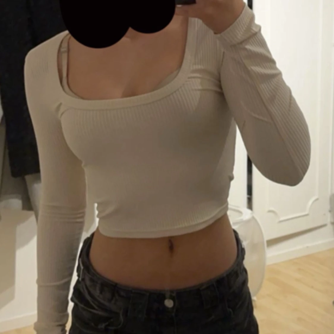 Beige crop top U ringad tröja