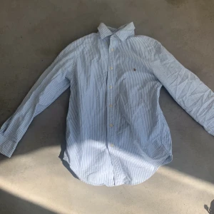Polo Ralph Lauren skjorta - Tja säljer en raffe skjorta skick 9/10 i princip ny.