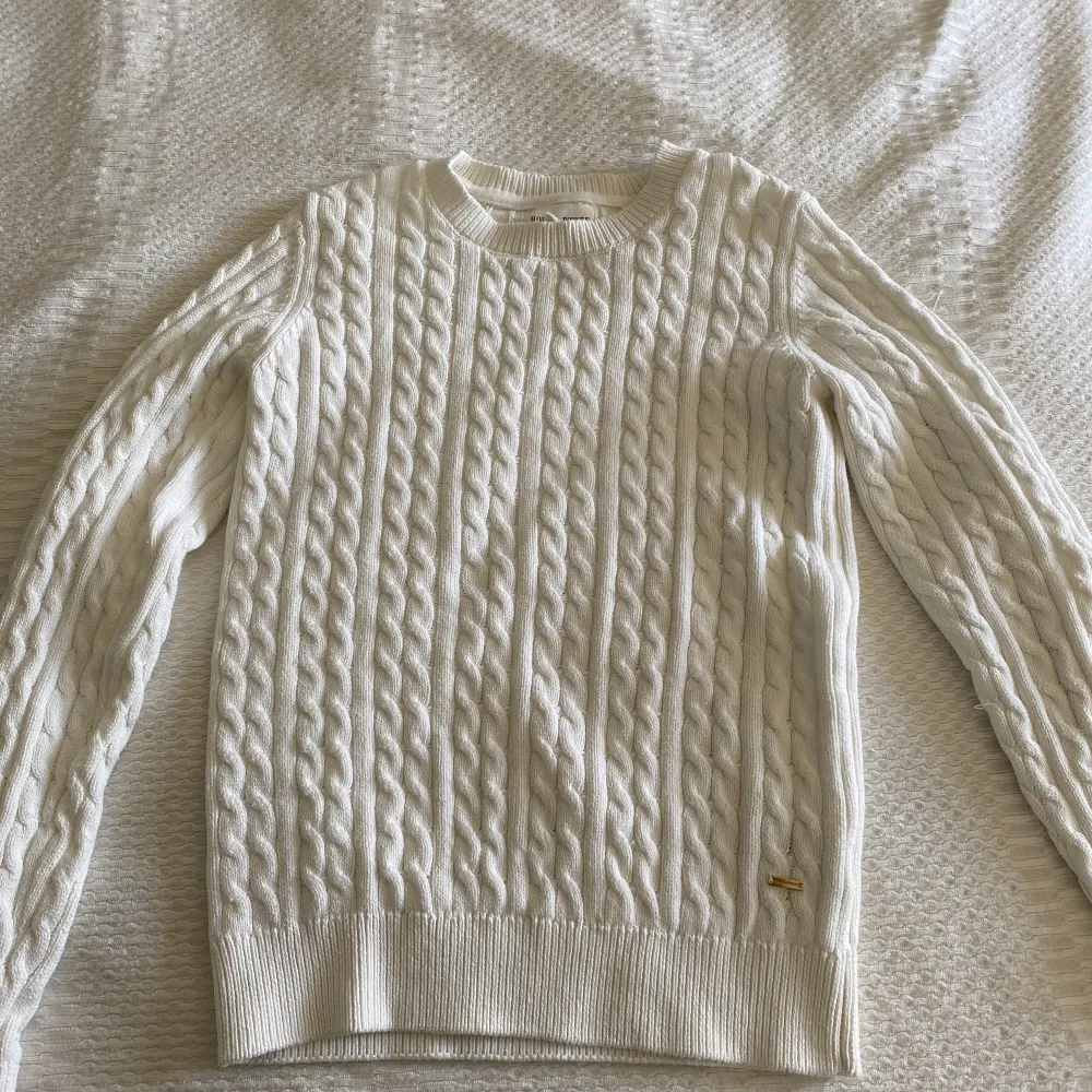 Säljer denna sjukt fina tröja från Holly & white (by lindex)💗 i storlek xs. Tröjan är i bra skick, använd endast få gånger 🫶🏼. Tröjor & Koftor.