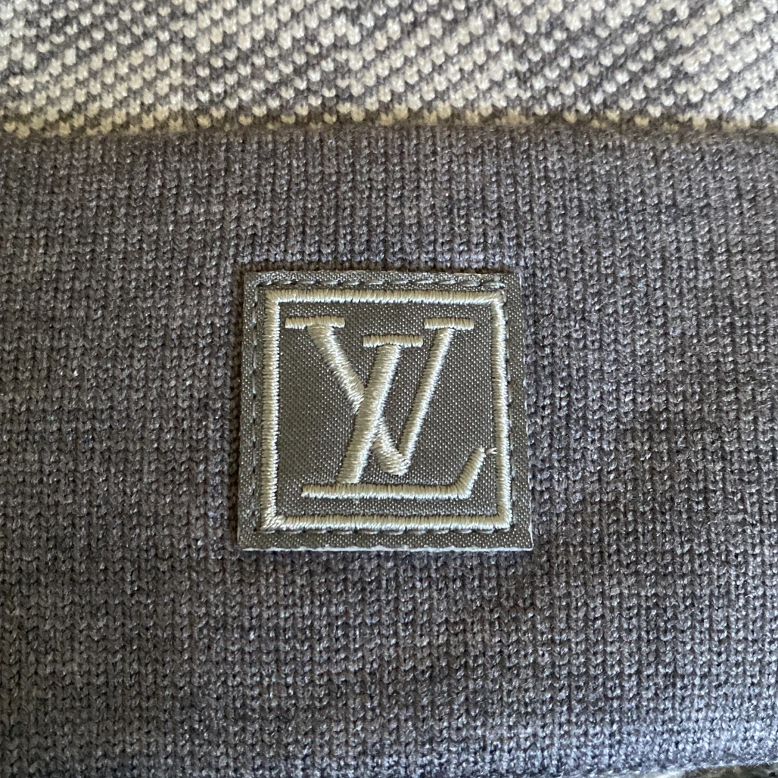 Grå Louis Vuitton mässa - 91