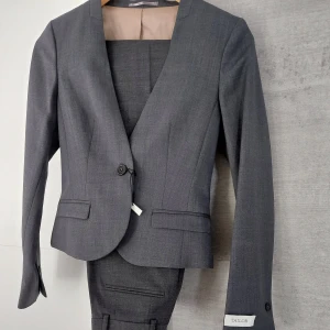 Kostym set - Kostym set nytt Kontor,bröllop,fest eller vardags kläd älskar har i alla färger själv. 650kr setet endast kavaj 400kr 