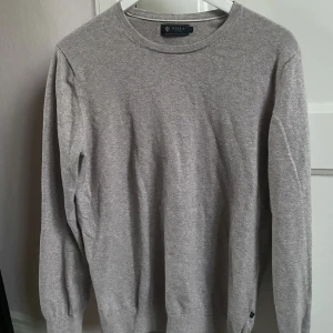 Fin stickad tröja - Säljer denna Riley tröjan i superbra skick, i storlek M men passar mig som har xs/s. Original pris: 599kr💗