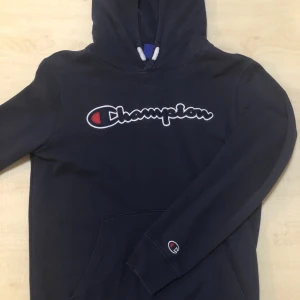 Champion Hoodie - Champion Hoodie. Fint tyg och varm på insidan. 