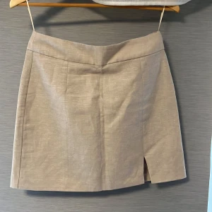 Gina kjol  - Super snygg linnekjol som passar till alla tillfällen!!!💗helt ny från Gina i stl 38💗