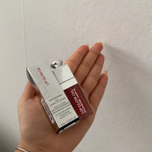Dior lip oil - Säljer denna oanvända dior lipoilen i färgen 012🫶🏼💕 tryck ej köp nu🎀🎀 fraktas eller mötas❤️ frakt betalar du för ( kmr nt gå ner i pris )