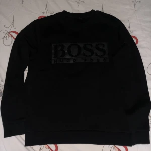 Hugo boss Sweatshirt  - Fin Hugo boss sweatshirt. Endast tvättad två gånger då den inte kommit till bruk. Äkta vara