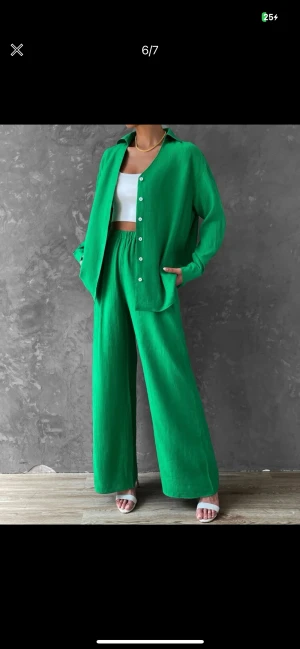 Tvådelad sätt  - En jättefin och somrig tvådelad sätt som har är helt ny, har inte kommit till användning då den är inte min storlek. Priset kan alltid diskuteras. 