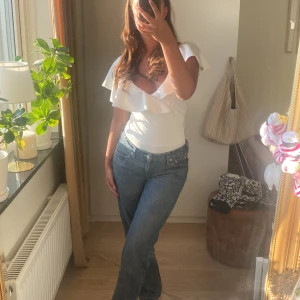 Vit body - Vit body som är köpt för flera år sedan. Använd endast två gånger! Köparen står för frakten! Storlek xs men passar även s