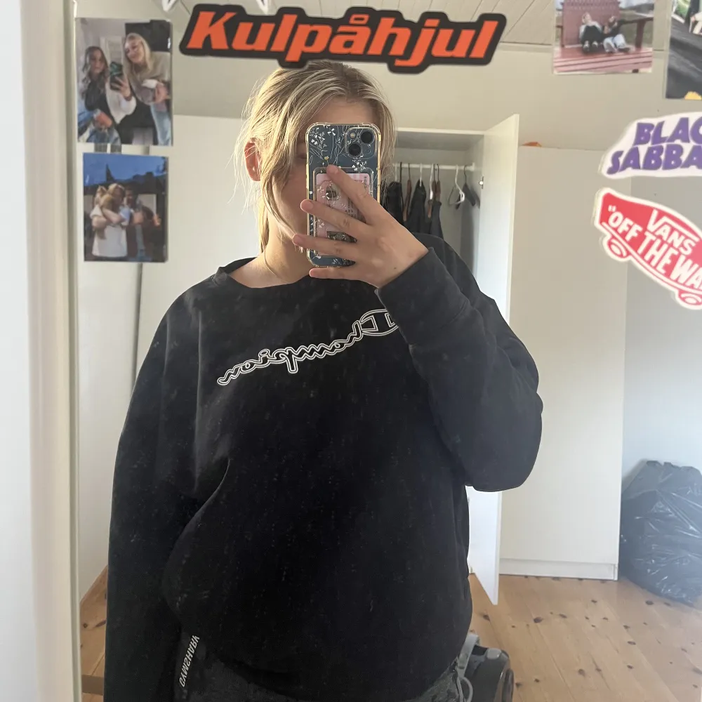 Jättefin sweatshirt från champion, köparen står för frakten ❤️. Hoodies.