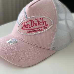 Von Dutch keps köpt från Zalando  Väldigt bra skick nästan aldirg använd 