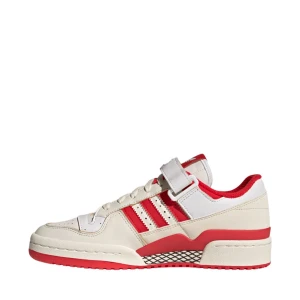 Adidas forum röd - Säljer mina adidas forum i färgen röd då de är för små för mig. Kan gärna tänka mig att byta till en storlek större eller två❤️ De är i nyskick och är köpta för 1400kr. 