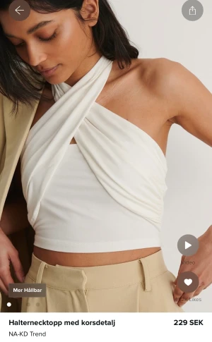 Topp - Oanvänd, prislapp kvar. Köpt för ca 1 månad sen. Storlek XS🌸bilder från hemsidan.