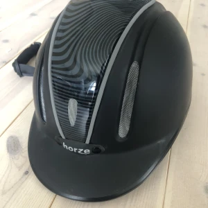 RIDHJÄLM HORZE - Helt ny ridhjälm från HORZE. Ej använd. Storlek 53-56. Nypris 599 kr.