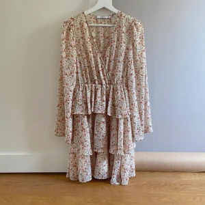 Nakd klänning blommig - Blommig klänning