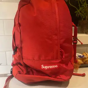 Supreme väska 10/10 skick