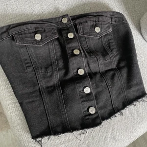Denim korsett - Supersnygg denim korsett storlek M, lite stor i bysten! Bara testad
