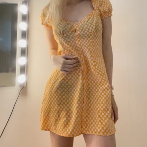 Klänning  - Säljer denna söta sommar klänning då den inte kommer till användning 💕