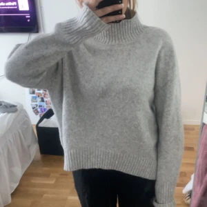 Grå stickad  - Jätte fin grå stickad tröja som inte kommer till användning ❤️