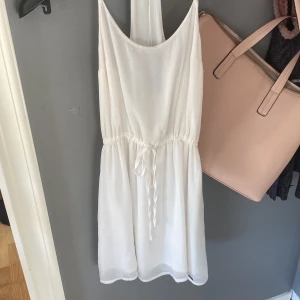 Hollister klänning - För kort för mig men i fint skick