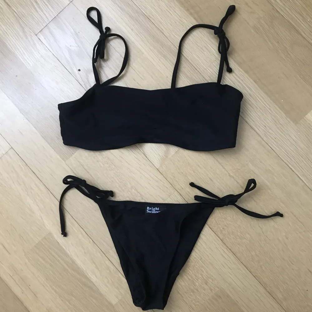 Oanvänd svart bikini från Bright Swimwear. Banden går att knyta som man vill. Säljer även andra bikinis 💖Står storlek M men den är mer en XS/S.. Övrigt.