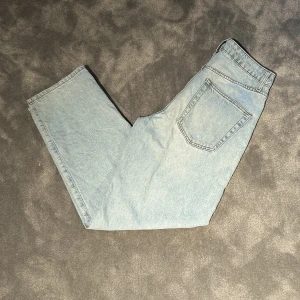 ASOS jeans - Tja, säljer nu mina jeans från ASOS. Byxorna är i bra skick (8/10) . Nypris 800kr, säljer dom för  100kr