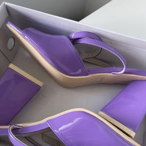 Lila klackskor - Oanvända, endast provade  Storlek 40