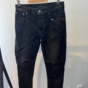 Svarta noodie jeans  - Svarta jeans från noodie jeans  Använda i nyskick Nypris 699kr Skick 9/10