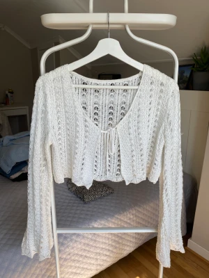 Fin kofta - En fin kofta i stolek M. Säljer för 50kr. Köparen står för frakt 🌸