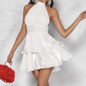 Klänning - Vit klänning, aldrig använd 