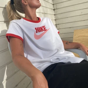 Nike t shirt  - Vintage Nike t shirt, använd 3 ggr. Lite overzize i strl. 