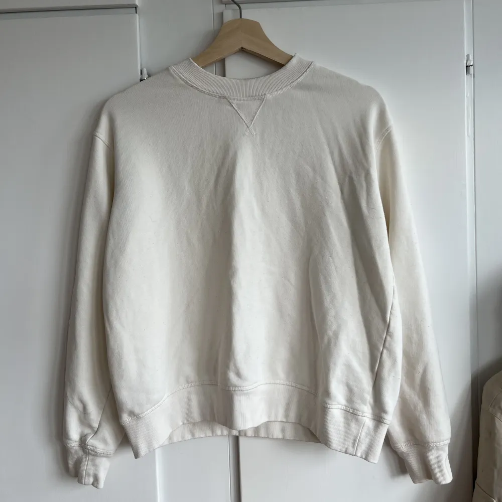 Vit/off-white färgad sweatshirt från h&m. Storlek S. Tröjor & Koftor.