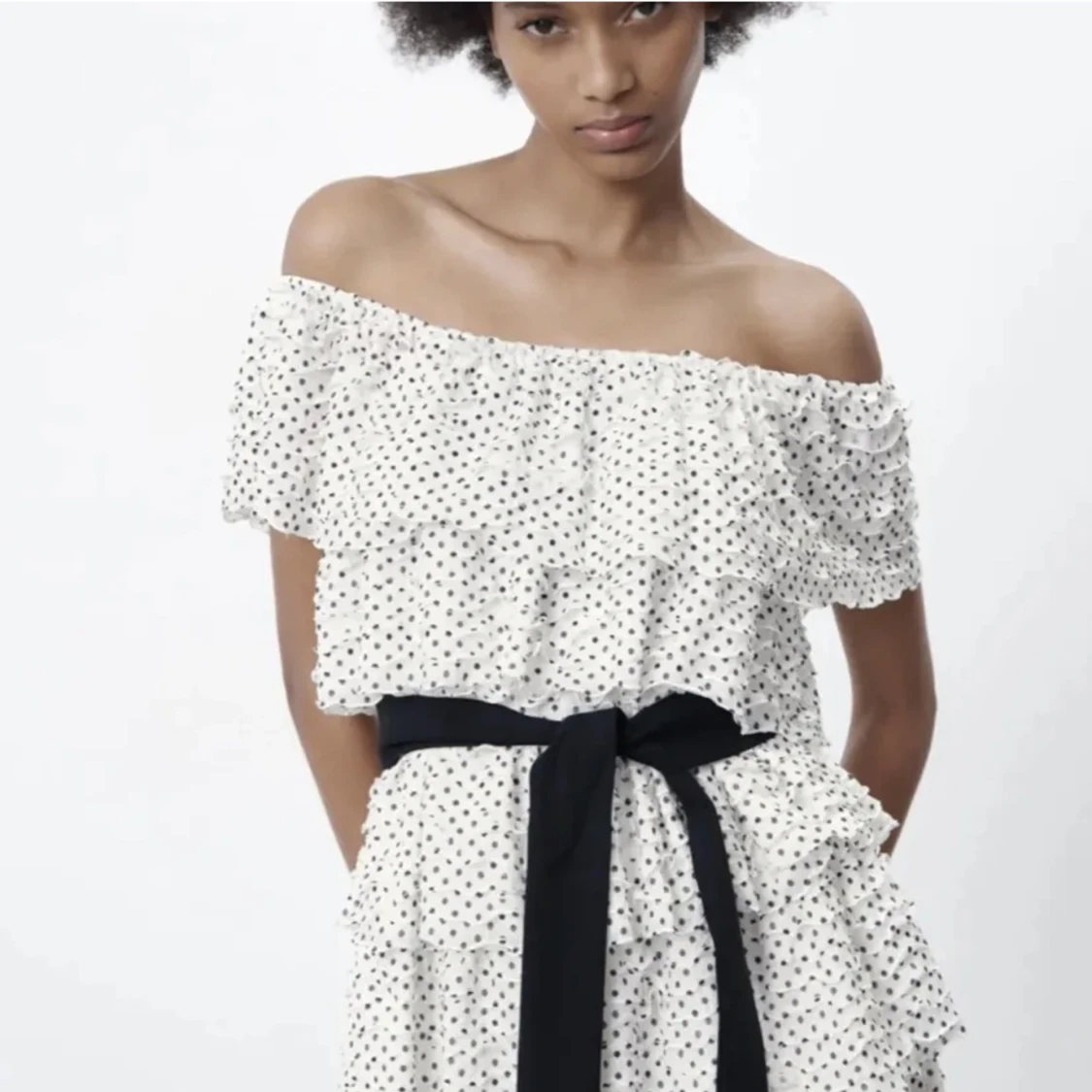 Prickig zara klänning