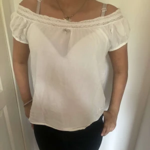 Odd Molly tröja/blus - Säljer denna oddmolly blusen då den är lite för stor, den är i storlek xs eller s men passar även bra i m 💓