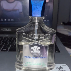 Parfym  - Creed Virgin Island Water Parfym 7.5 ml använd mer än hälften kvar originalpris 2-3 tusen säljer för 300 pris kan diskuteras 