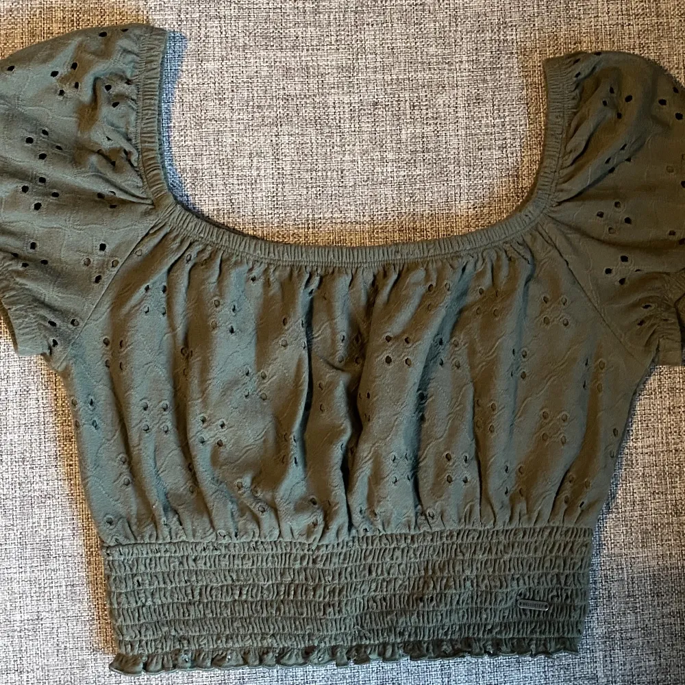 Comfy summer top. Stretchy section at the bottom. Size XS (quite big, could be considered S).. Toppar.