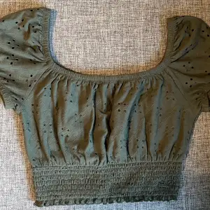 Comfy summer top. Stretchy section at the bottom. Size XS (quite big, could be considered S).