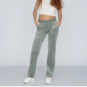 Juciy couture byxor  - Skriv för egna bilder på byxorna💗Använda fåtal gånger och har bara tvättats en gång!