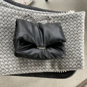 Fin väska  - Perfekt väska till skolan! Så mycket plats i 