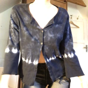 Topp - Superfin batikmömstrad topp, från indiska i strl L men passar bra på S också , färgen är som på sista bilden.