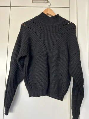 Stickad tröja  - Använd 1-2 gånger