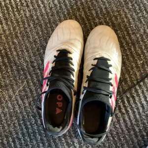 Adidas copa fotbollsskor - Adidas Copa fotbollsskor som är använda i cirka 3 månader. Säljer dom för dom har blivit för små för mig.
