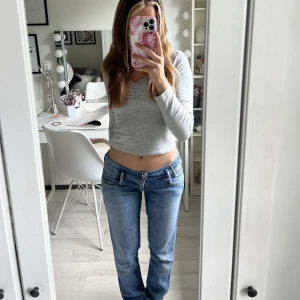 Lågmidjade jeans - Lågmidjade diesel jeans som jag köpte här på plick men de har inte kommit till användning. Annars supersnygga och är som nya💕 tar endast betalning via swish!🥰 